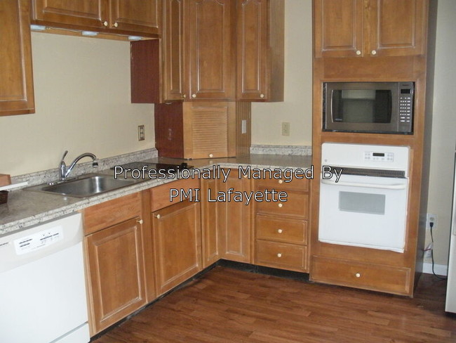 Foto del edificio - 656 N Columbia St