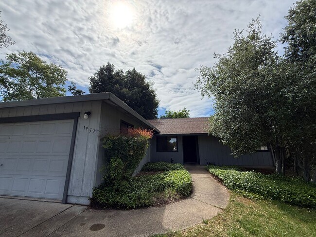 Foto del edificio - Beautiful 3 Bed, 2 Bath Home in Prime Location