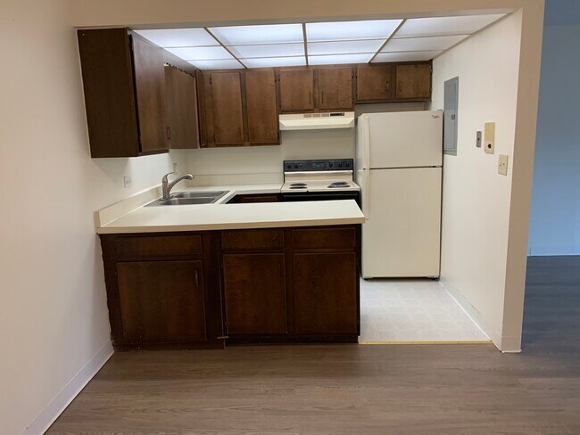 Building Photo - 230 Springhill Dr