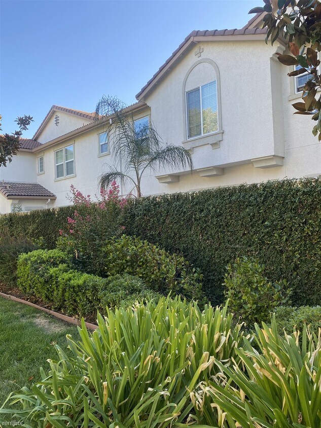 Foto principal - 3 br, 2.5 bath Townhome - 3301 North Park ...