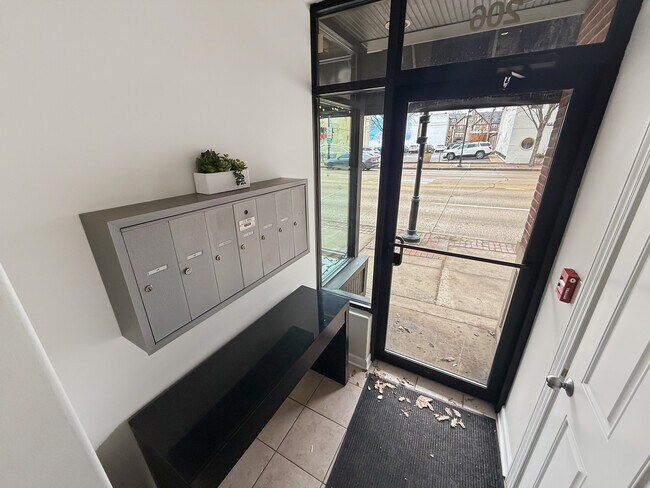 Foto del edificio - 206 W Main St