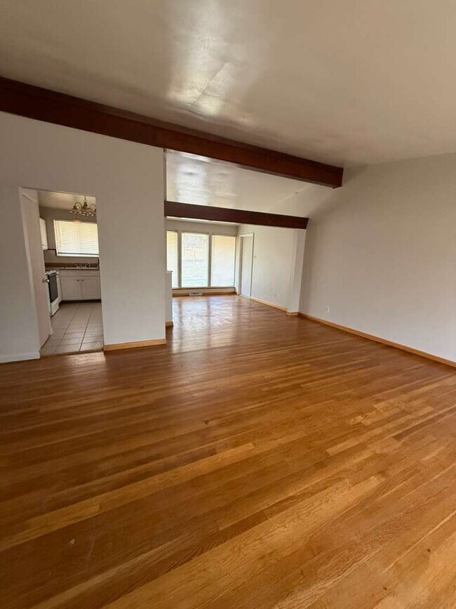 Foto del edificio - "Charming 3-Bed, 1 bath Sanctuary on Hallstead Drive - A Cozy 1189 Sq. Ft. Gem in St. Louis!"  No...