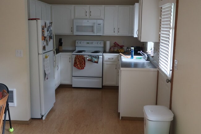 Foto del edificio - 8464 N Hendricks St