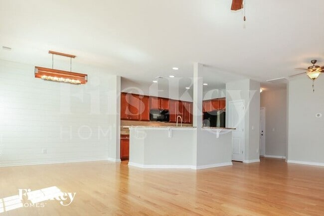 Building Photo - 691 Silver Moss Dr
