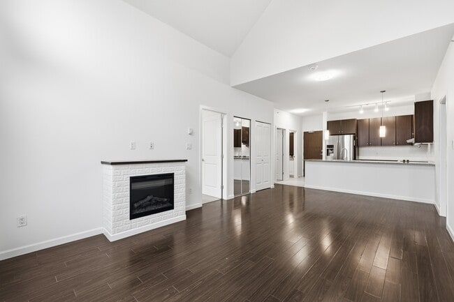 Photo du bâtiment - 15388-15101 101 Ave