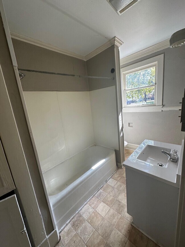 Bathroom - 1015 3rd Ave S