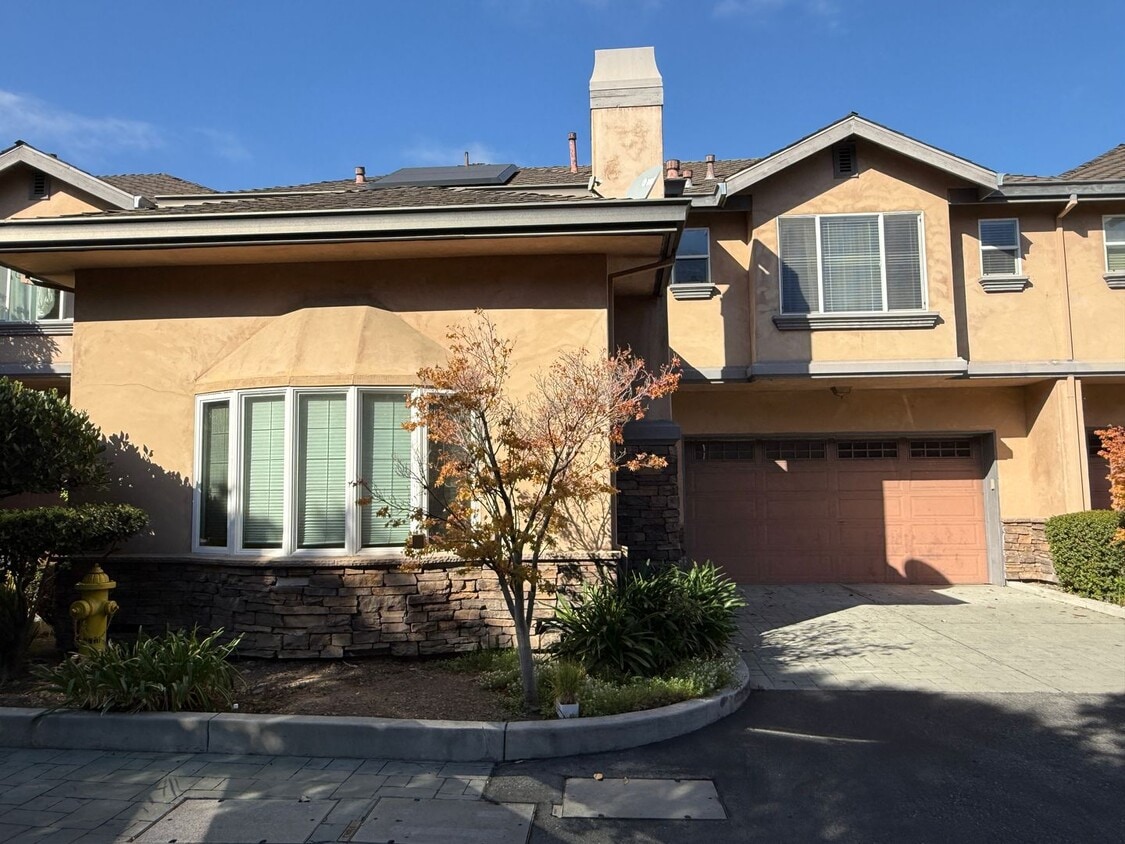 Bright 3 bedroom 2.5 Bath Home in Campbell - Bright 3 bedroom 2.5 Bath Home in Campbell