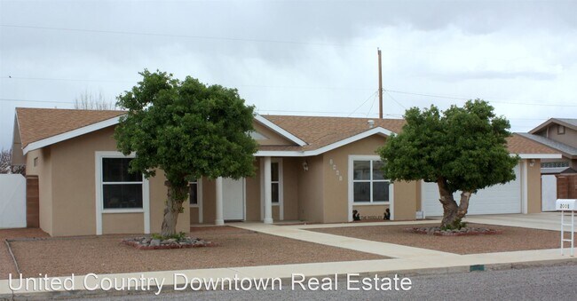 Foto del edificio - 3 br, 2 bath House - 2001 Shelly Dr.