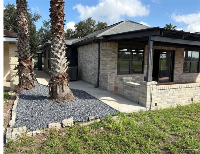 Foto del edificio - 12 Ashley Dr