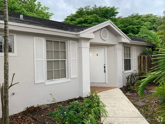 Building Photo - 9848 SW 117th Plz