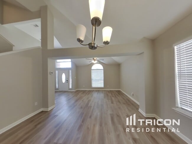 Foto del edificio - 1106 Castleman Dr