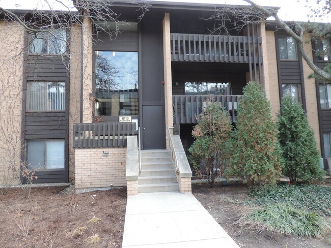 Foto del edificio - 6113 Knoll Wood Ct