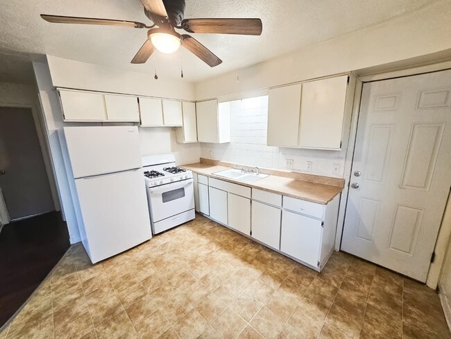 Foto del edificio - 1695 Leighton Ave