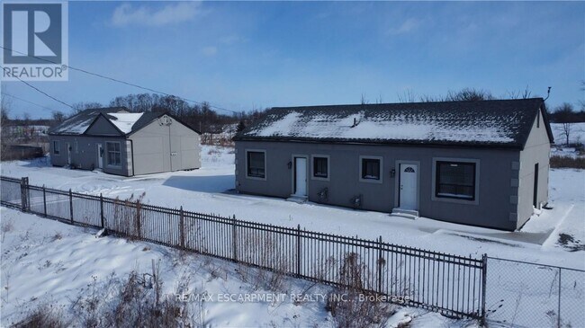 Photo du bâtiment - 4049 Hwy 6
