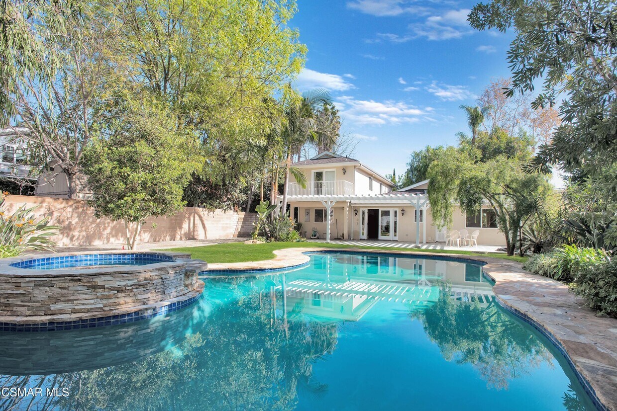 Primary Photo - 4539 Mammoth Ave