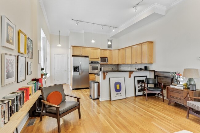 Building Photo - 356 7th St