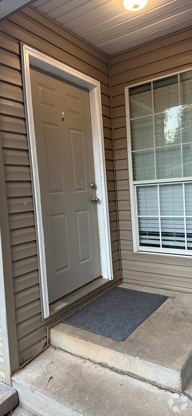 Village Square Pet Friendly Townhouses for Rent - Oakwood, GA - 1 ...