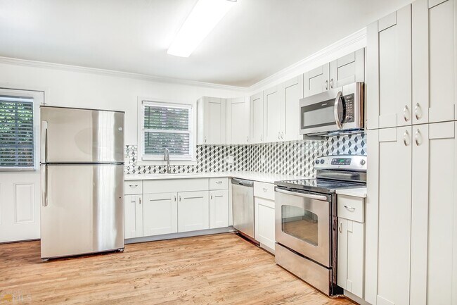 Building Photo - 2586 Williamsburg Dr
