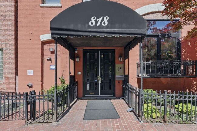 Foto del edificio - 818 Jefferson St