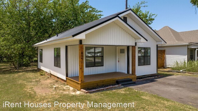 Foto del edificio - 2 br, 2 bath House - 809 NW G St