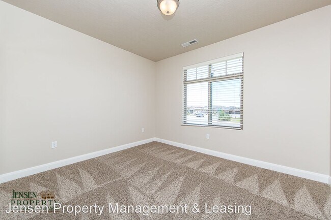 Foto del edificio - 3 br, 2 bath House - 547 East Ruby Place