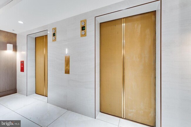 Foto del edificio - 7111 Woodmont Ave