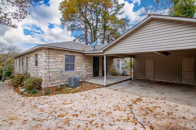 Building Photo - 2221 Blackwood Rd