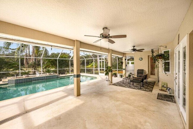 Building Photo - Luxurious 4 Bed/2.5 Bath Home with Stunnin...