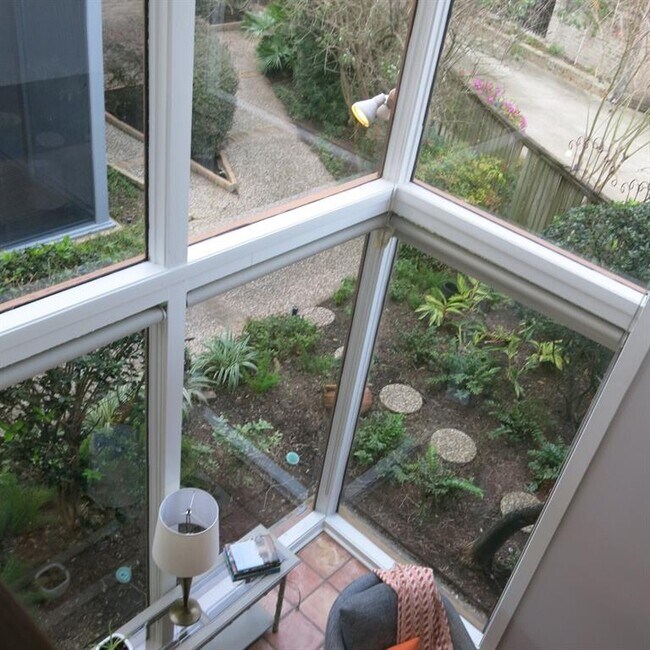 Foto del edificio - 6309 Riverview Way