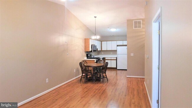 Building Photo - 1815 Vincenza Dr