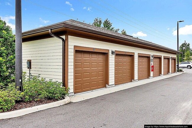 Building Photo - 2423 Areca Palm Dr