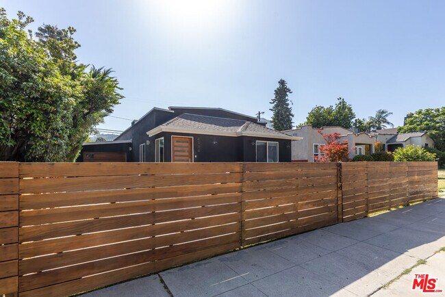 Foto del edificio - 4114 Edenhurst Ave