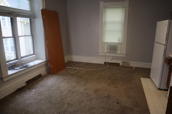 LIVING ROOM - 420 S Lucas St