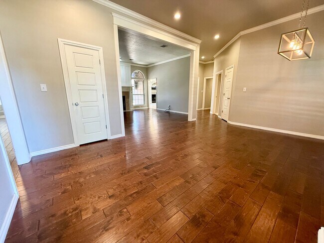 Building Photo - Executive Home in Brookhaven