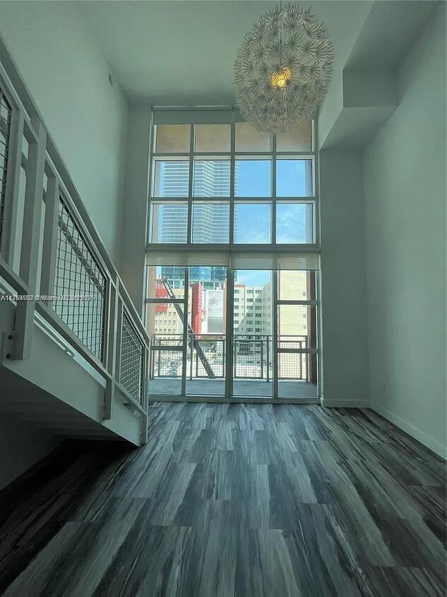 Primary Photo - 244 Biscayne Blvd