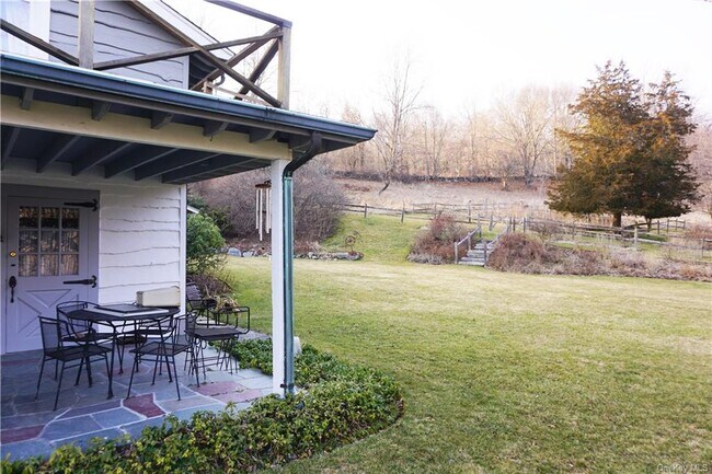 Foto del edificio - 974 Kitchawan Rd