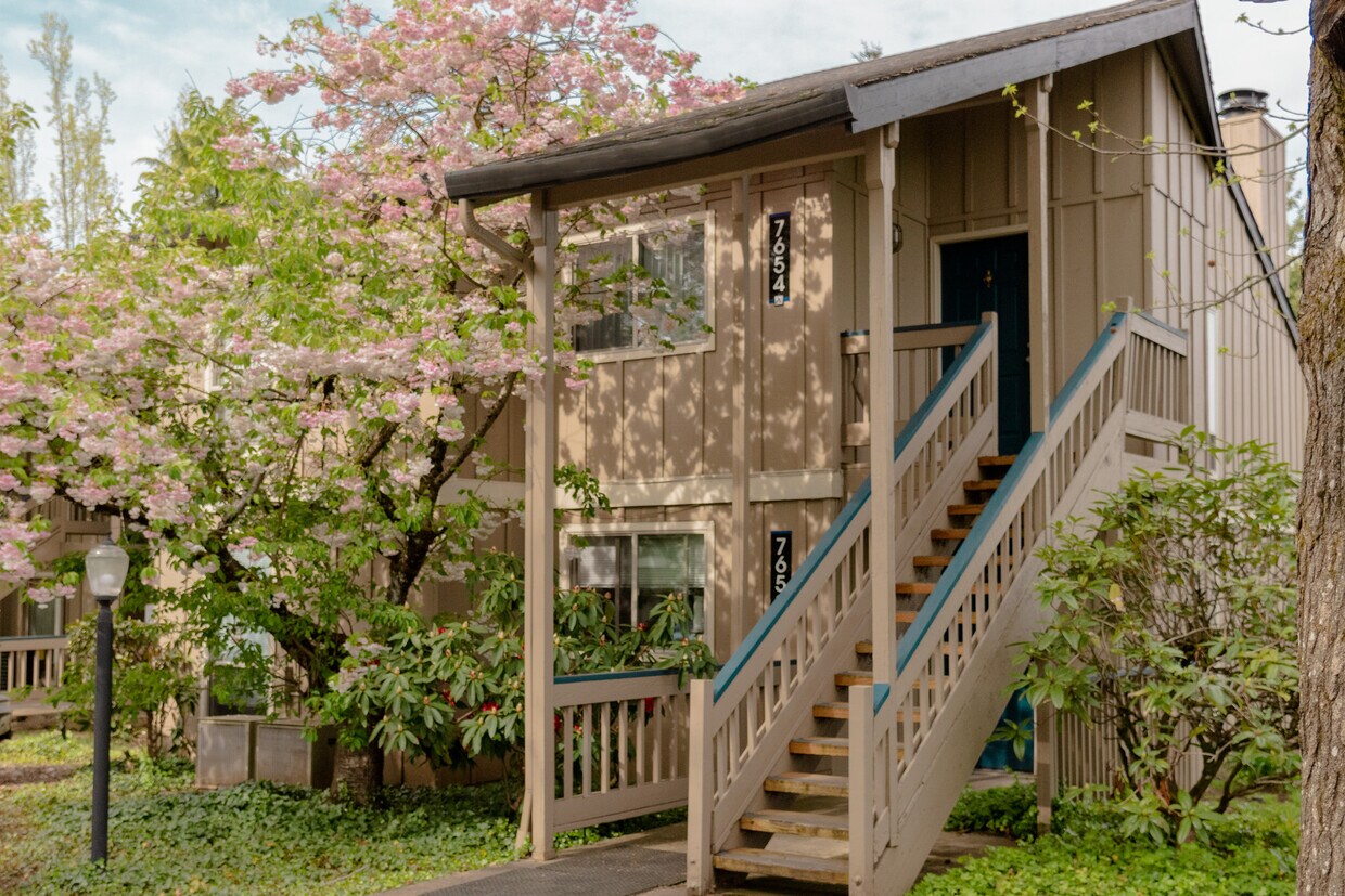 Autumn Wood 7612 7672 SE Lake Rd Milwaukie, OR Apartments for Rent