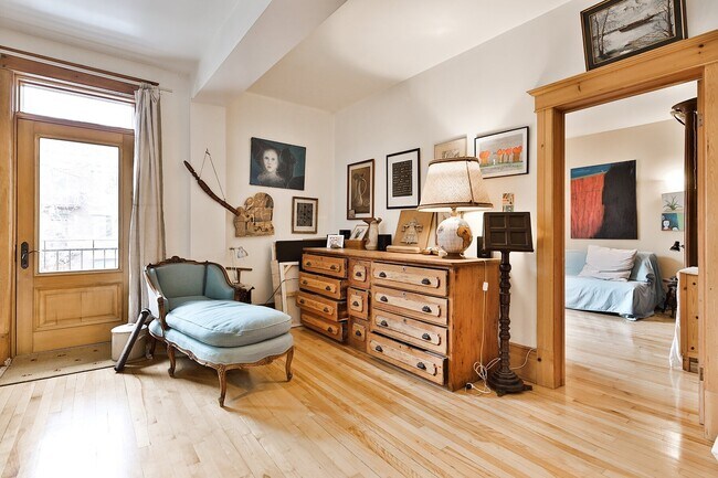 Photo du bâtiment - 923 Av. Davaar