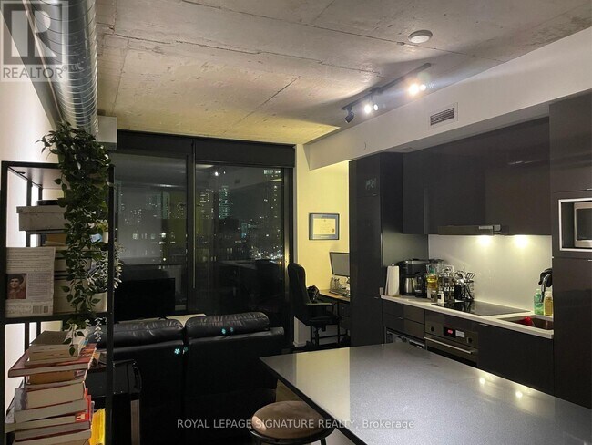 Building Photo - 21 Lawren Harris Square