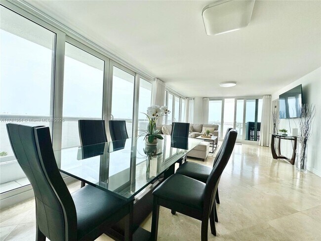 Foto del edificio - 1717 N Bayshore Dr