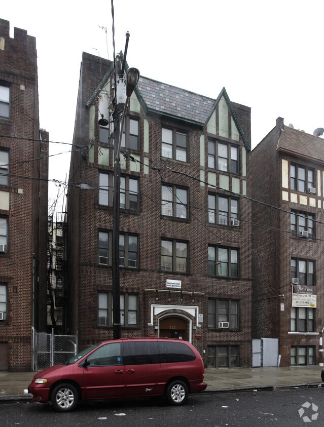 Foto del edificio - 122 Corbin Ave