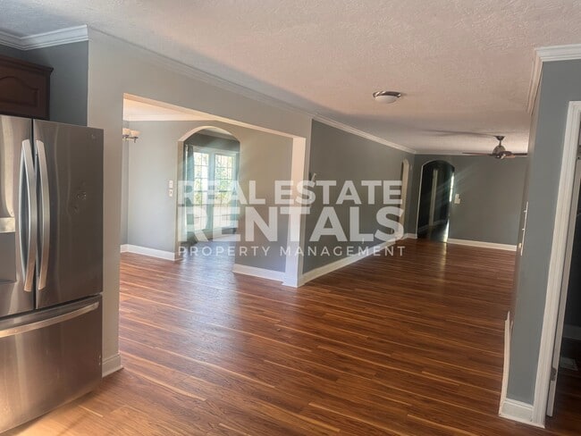 Building Photo - 514 Country Club Pl