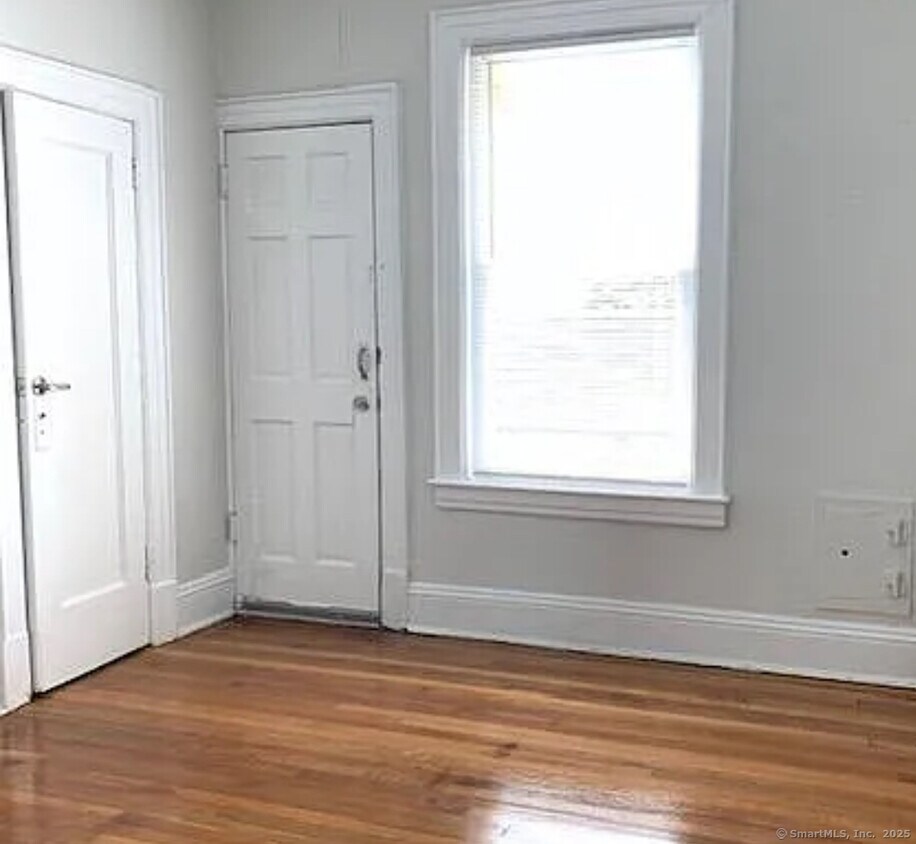 Building Photo - 1589 Fairfield Ave