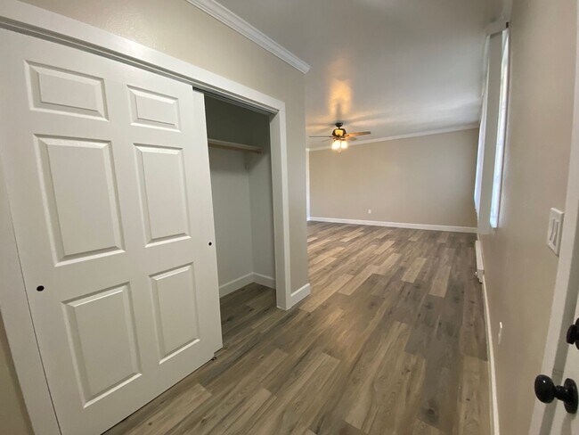 Foto del edificio - Contemporary 1 Bedroom/1 Bath in Charming ...