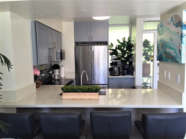 Building Photo - 84-680-680 Kili Dr