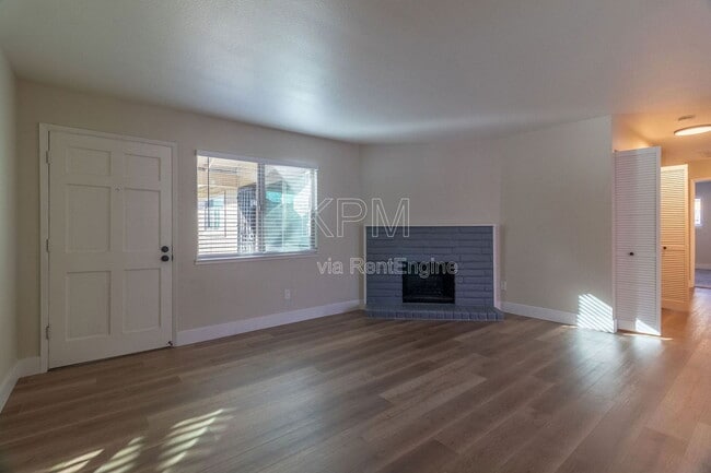 Foto del edificio - 7357 Kelley Dr