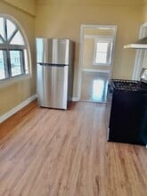 Building Photo - 2317 Wilshire St