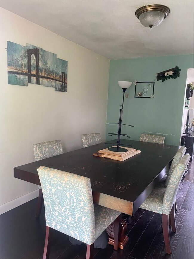 Foto del edificio - 14 Blakely Cir