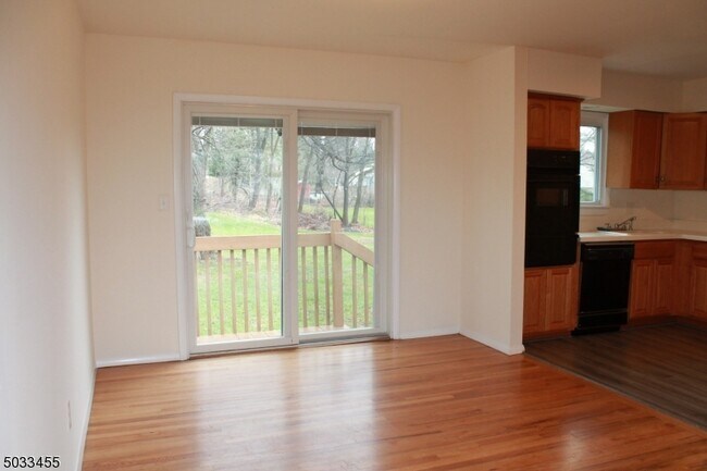 Foto del edificio - 15 Beechwood Dr