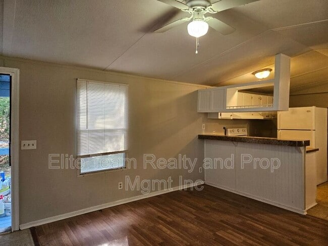 Building Photo - 776 Montgomery Dr